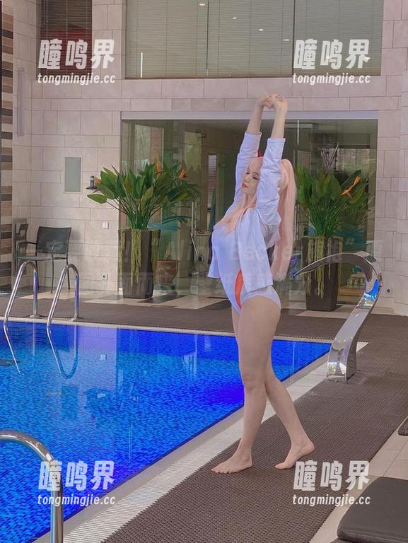 Alina Becker 一定要收藏!“Alina Becker旗袍”原图扑面而来,壁纸质感满分。